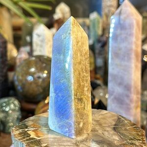 🎄SALE🎄Moonstone 4 Sided Crystal Point With Flash!